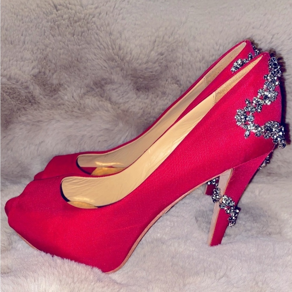 Badgely Mischka Red Serra Rhinestone Wrapped Embelished pumps Ladies 6 EUC